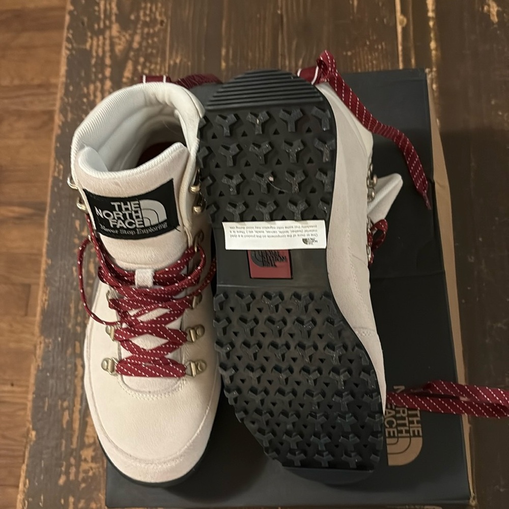 The North Face Women's Lace Up Boots - White and Red - Picture 3 of 3